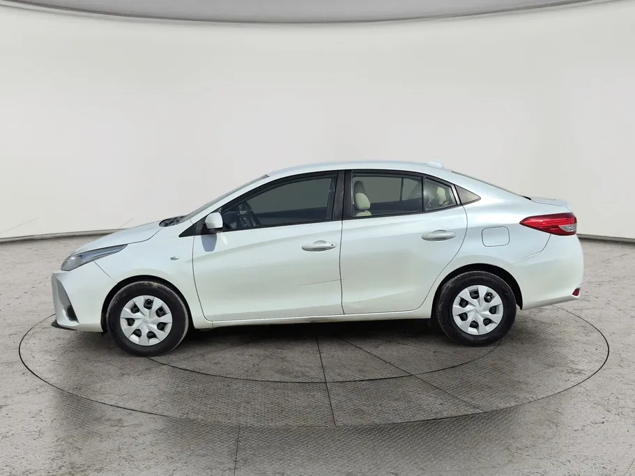 2022 Toyota Yaris  Y 