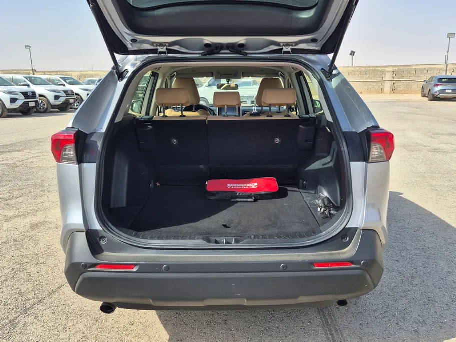 2024 Toyota RAV4 LE 
