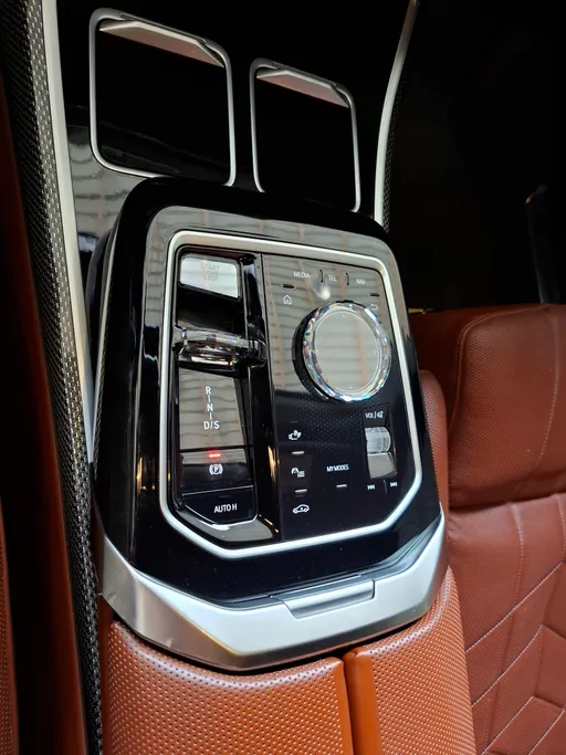 بي ام دبليو الفئة السابعة 735i 2023 