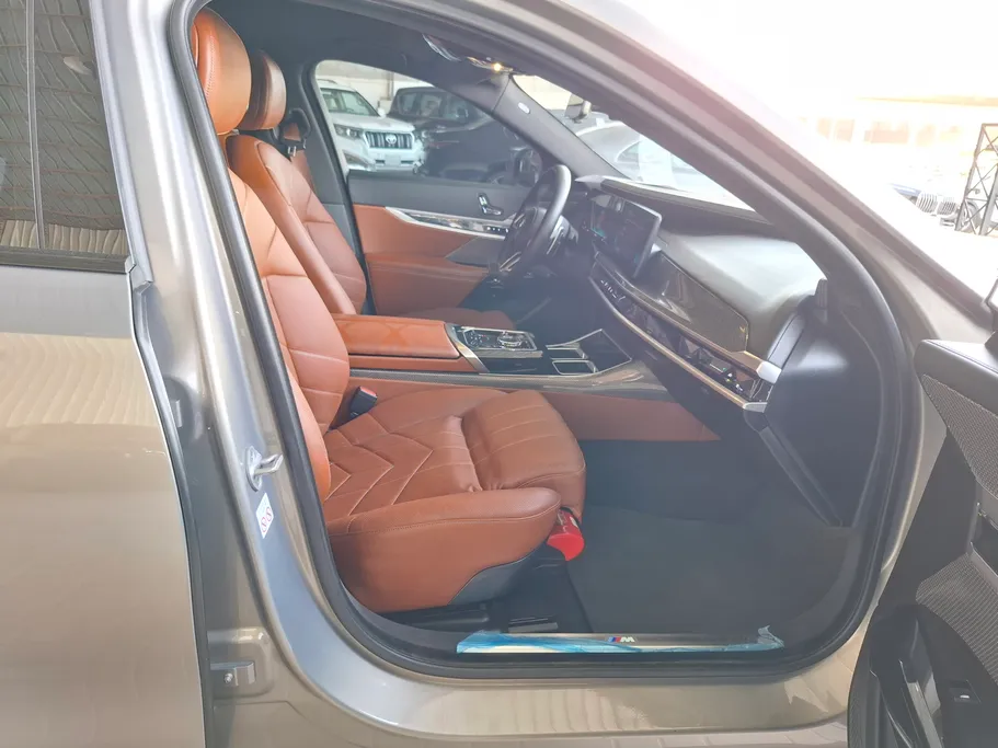 بي ام دبليو الفئة السابعة 735i 2023 