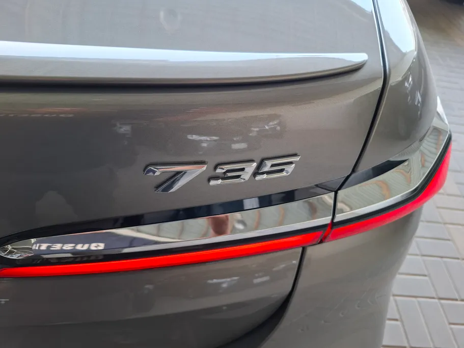 بي ام دبليو الفئة السابعة 735i 2023 