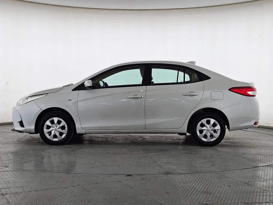 2022 Toyota Yaris  Y 