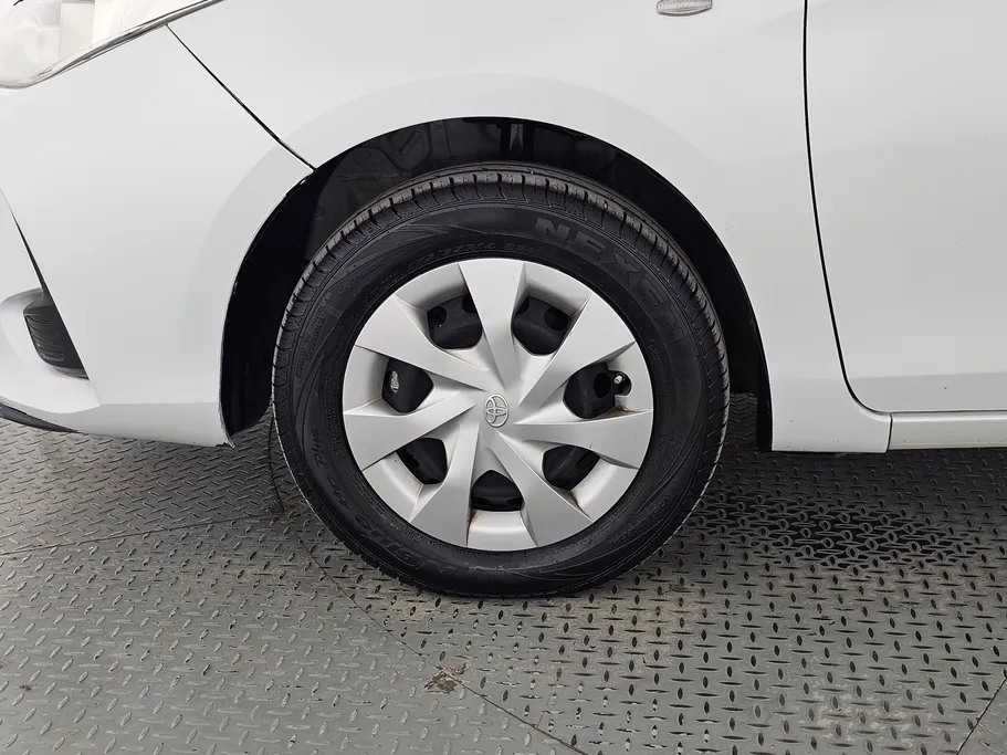 2022 Toyota Yaris  Y 