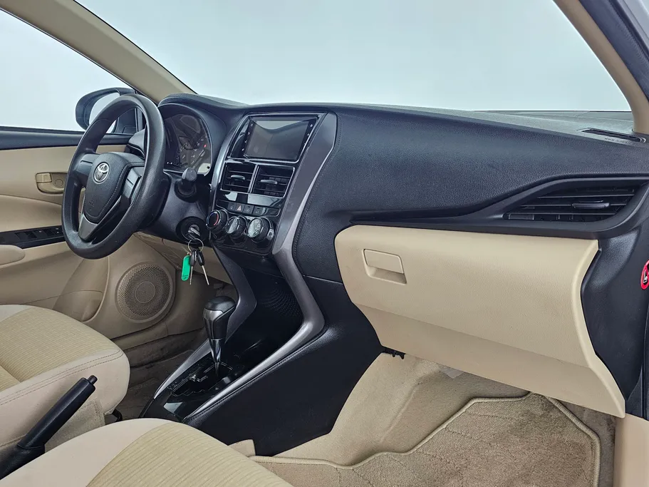 2022 Toyota Yaris  Y 