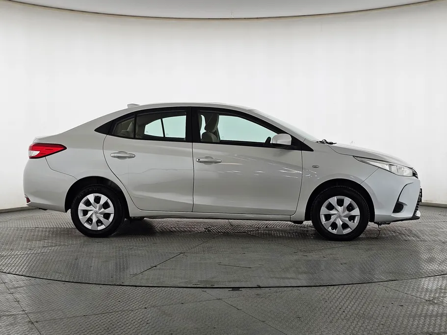 2022 Toyota Yaris  Y 