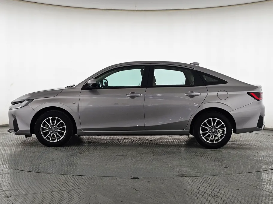 2023 Toyota Yaris  Y 