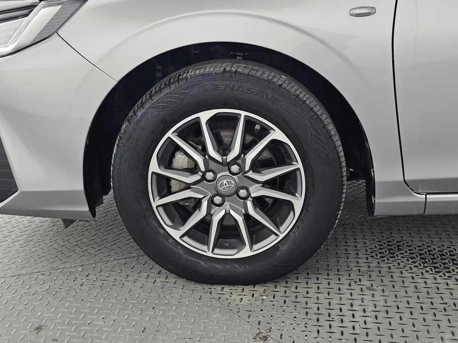 2023 Toyota Yaris  Y 