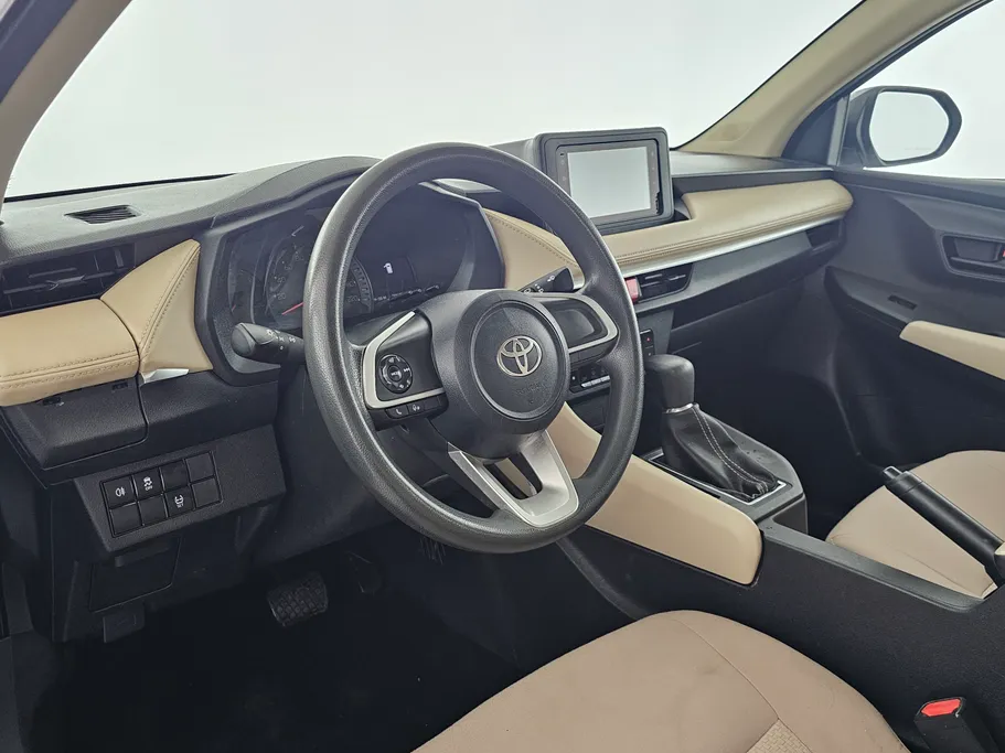 2023 Toyota Yaris  Y 