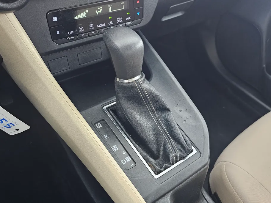 2023 Toyota Yaris  Y 