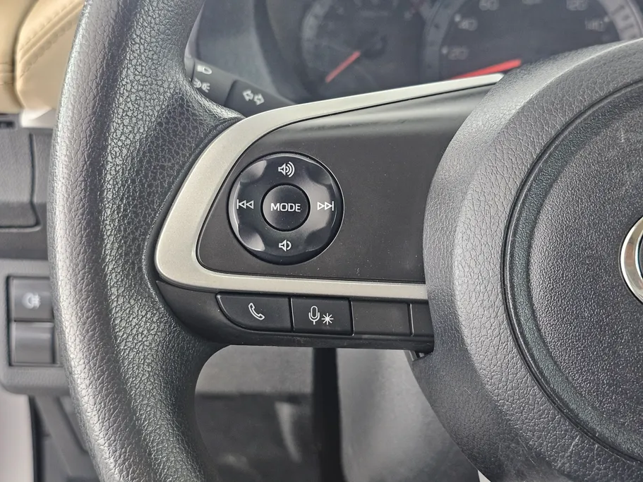 2023 Toyota Yaris  Y 