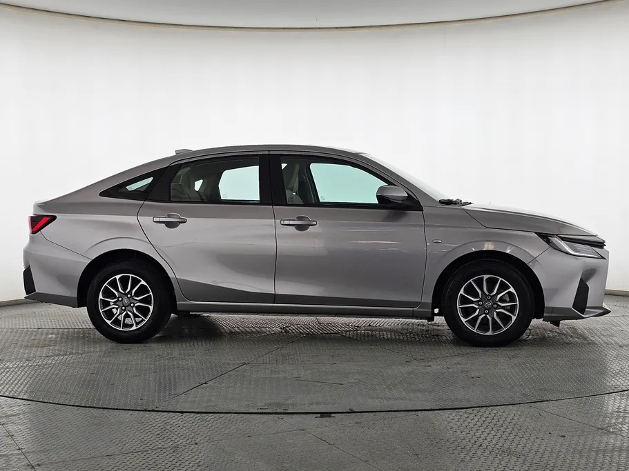 2023 Toyota Yaris  Y 