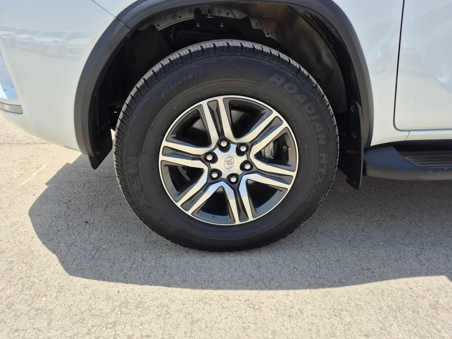 2024 تويوتا Fortuner VX1 