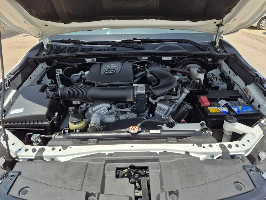 2024 تويوتا Fortuner VX1 