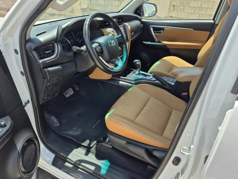 2024 تويوتا Fortuner VX1 