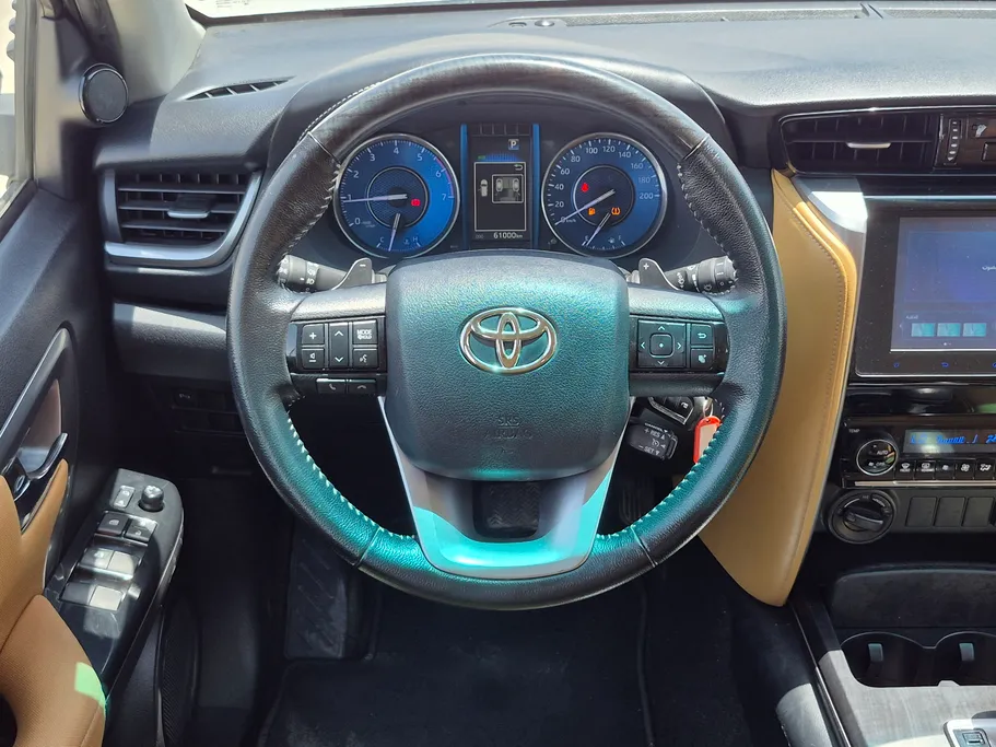 2024 تويوتا Fortuner VX1 