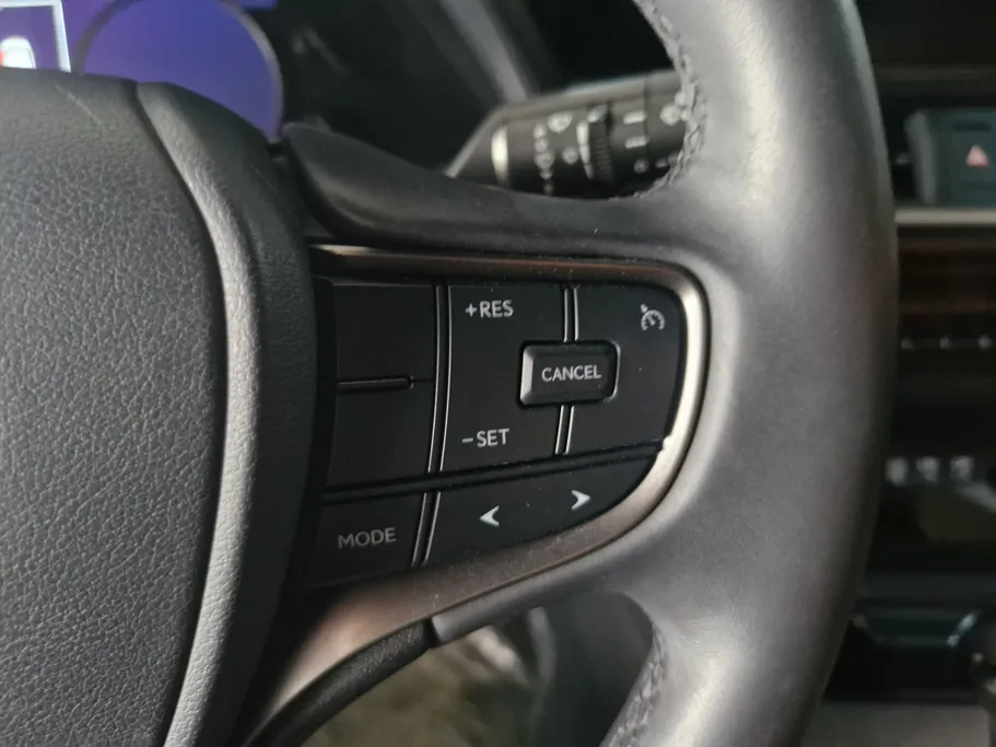 2023 Lexus UX 200 