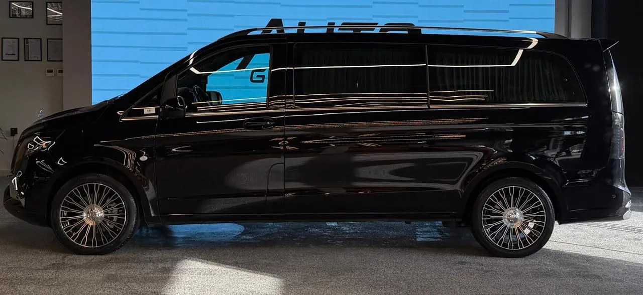 2025 Mercedes V300  