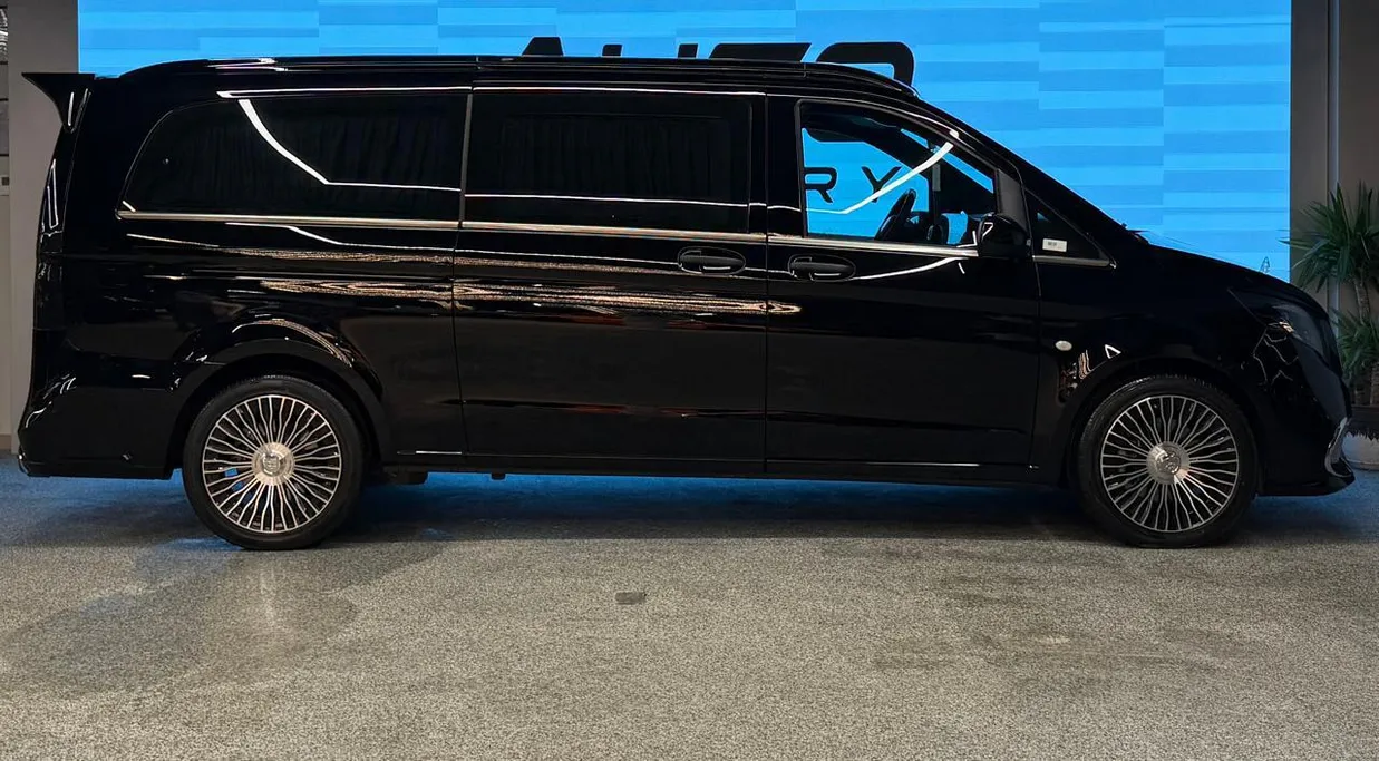 2025 Mercedes V300  