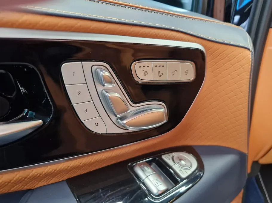 2025 Mercedes V300  