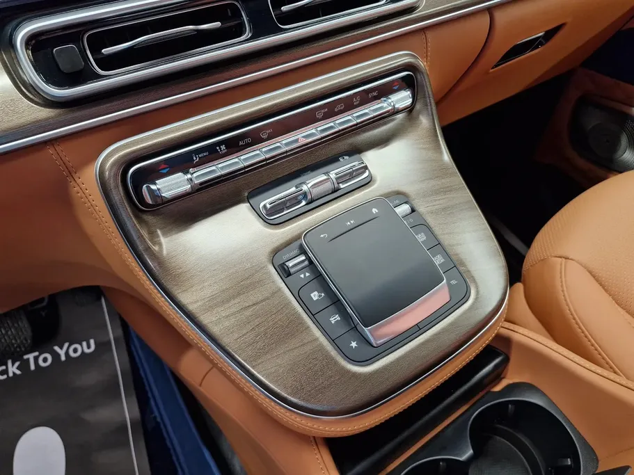 2025 Mercedes V300  