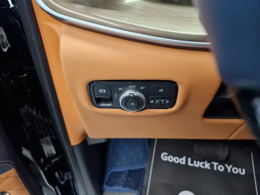2025 Mercedes V300  