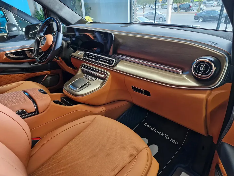 2025 Mercedes V300  