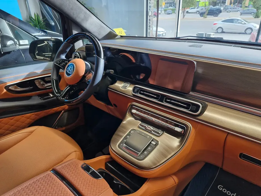 2025 Mercedes V300  
