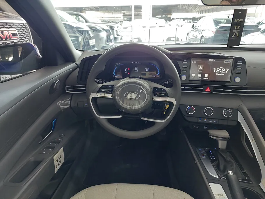 2024 Hyundai Elantra Smart 