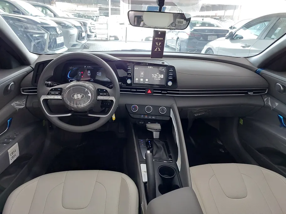 2024 Hyundai Elantra Smart 