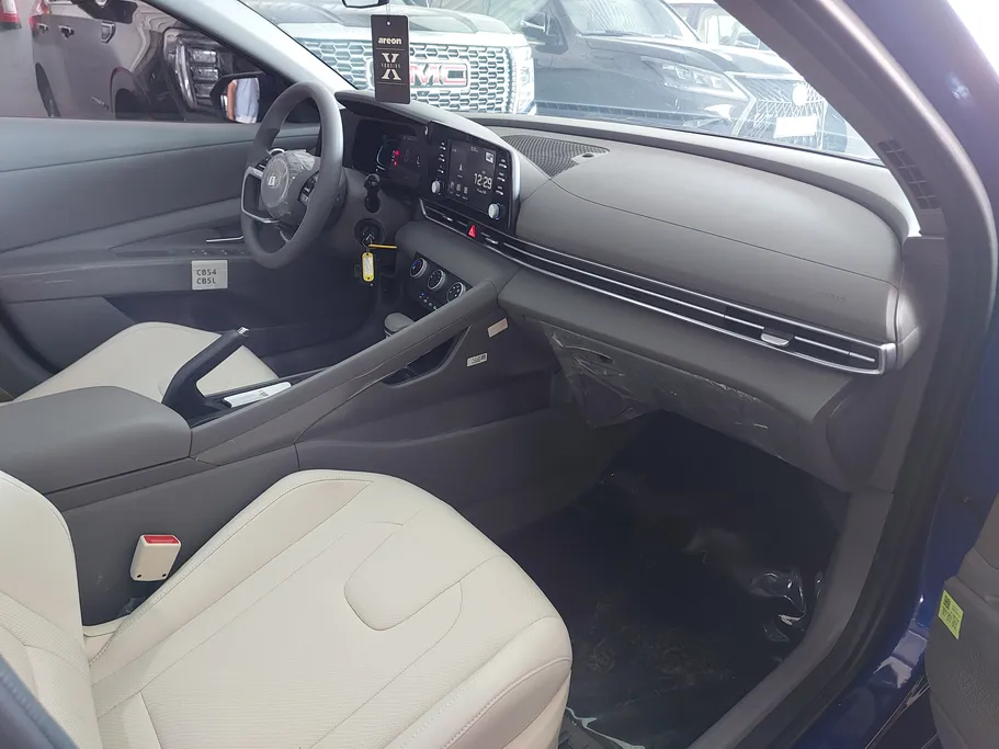 2024 Hyundai Elantra Smart 