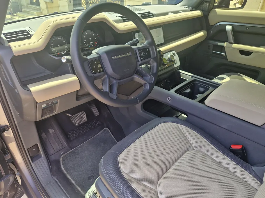 لاند روفر ديفندر P300 S 2023 