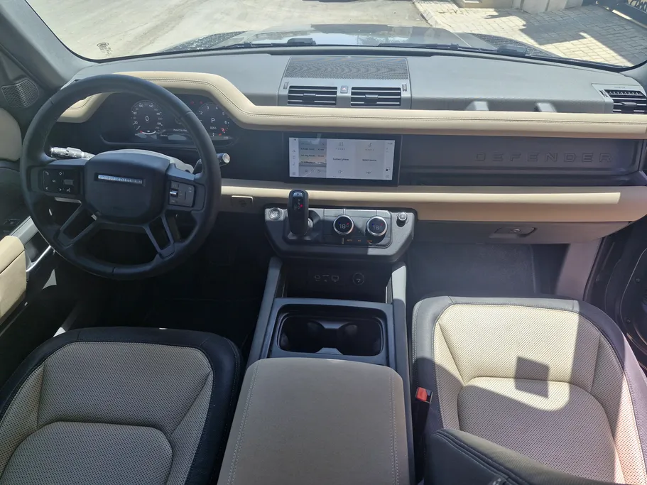 لاند روفر ديفندر P300 S 2023 