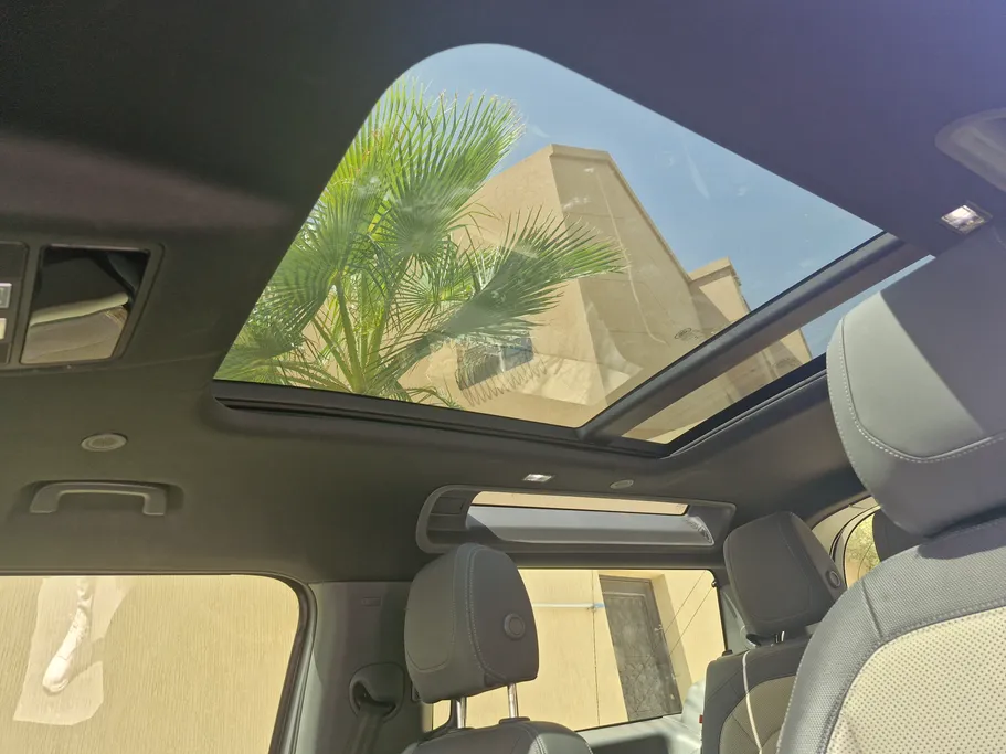 لاند روفر ديفندر P300 S 2023 