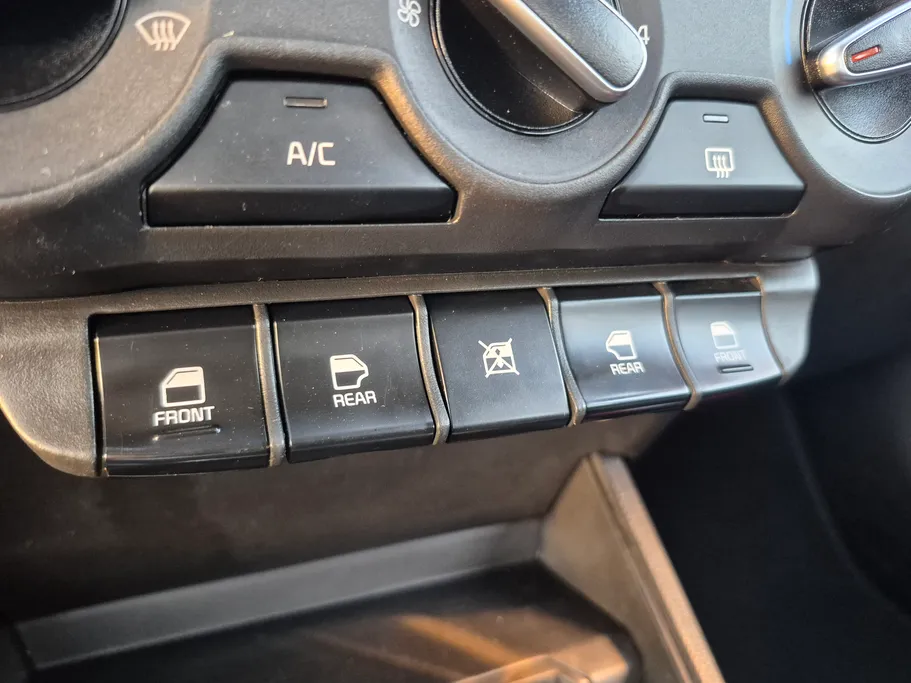 2022 Kia Pegas LX 
