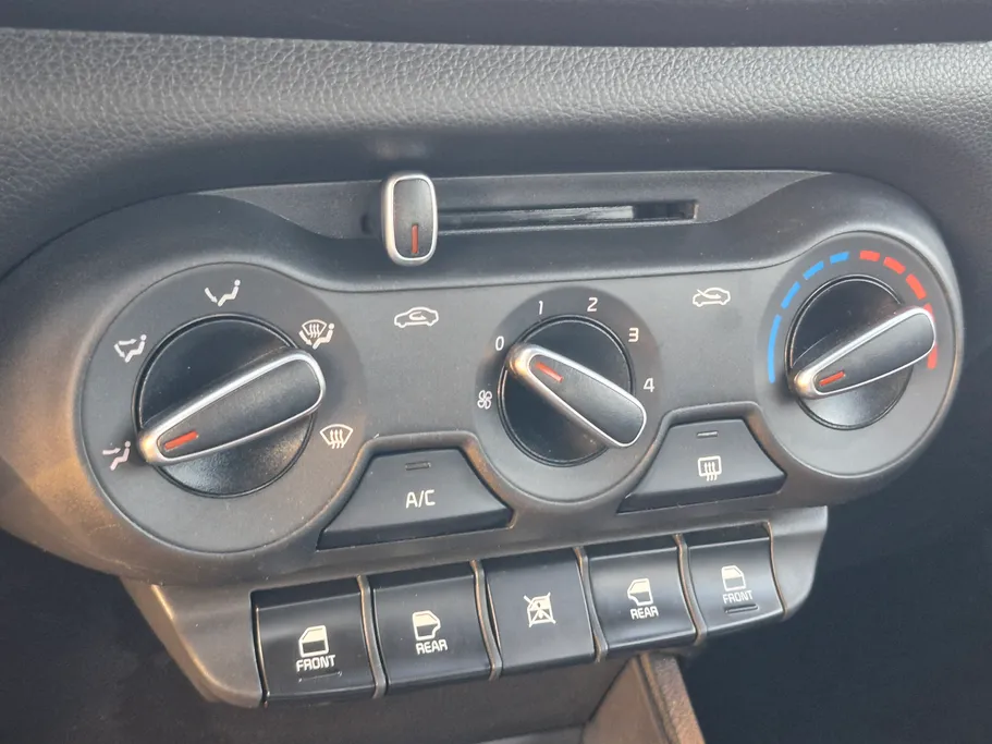 2022 Kia Pegas LX 