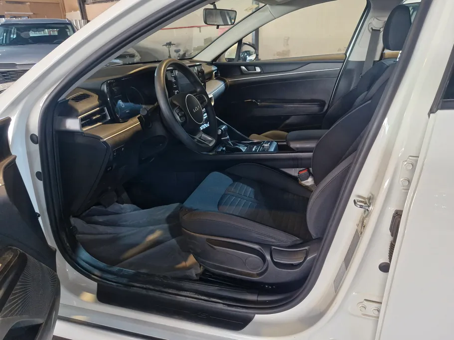 2023 Kia K5 LX 