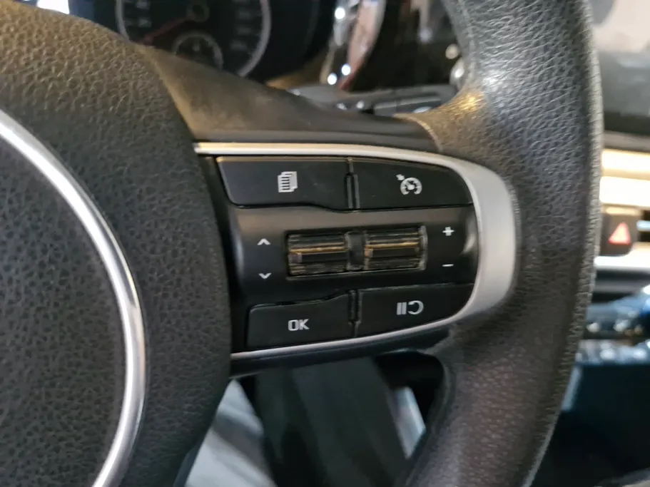 2023 Kia K5 LX 