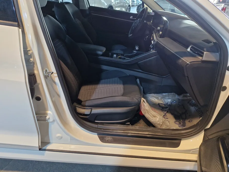 2023 Kia K5 LX 