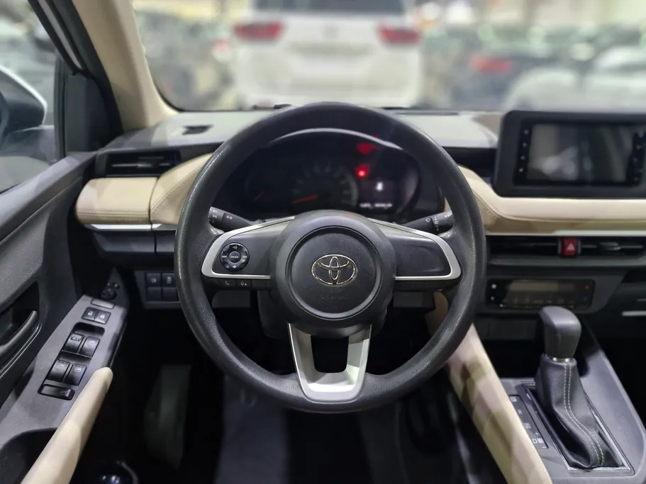 2023 Toyota Yaris  Y 