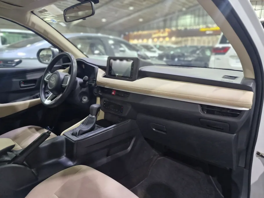 2023 Toyota Yaris  Y 