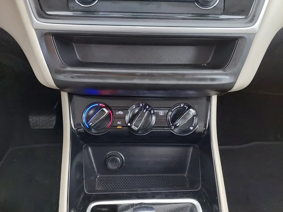 2023 MG 5 STD 