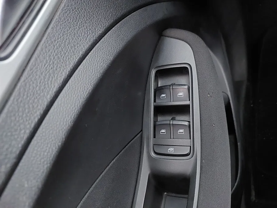 2023 MG ZS STD 