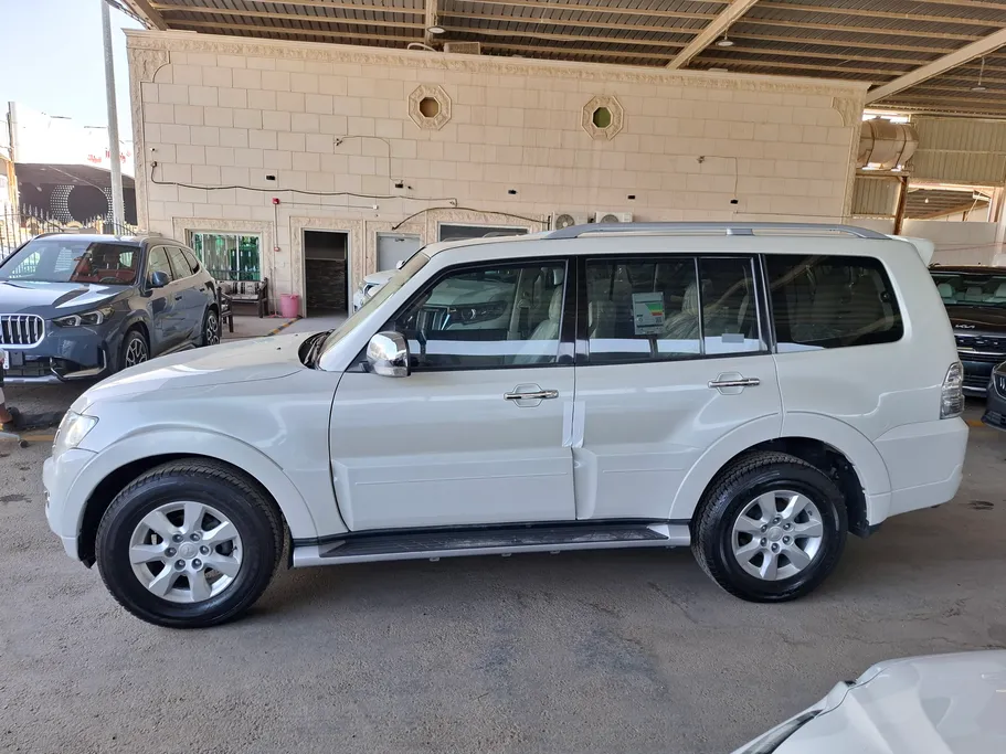 2021 Mitsubishi Pajero GLS 5Doors 
