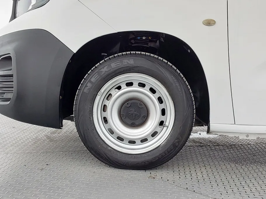 2021 Peugeot Partner Short van 