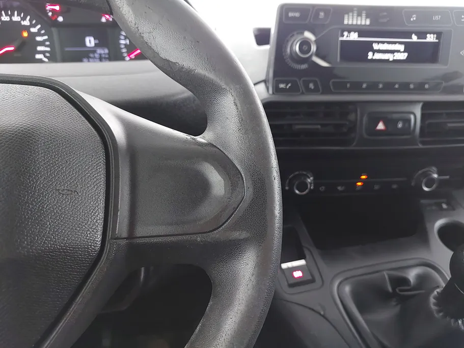 2021 Peugeot Partner Short van 