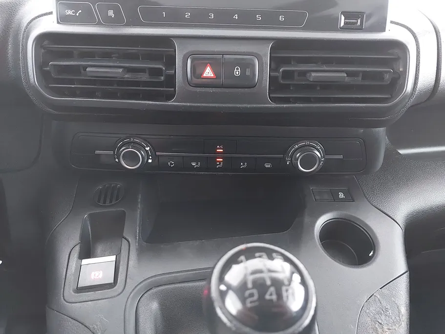 2021 Peugeot Partner Short van 