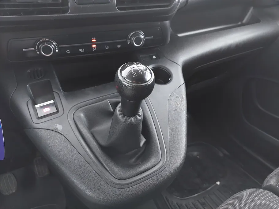 2021 Peugeot Partner Short van 