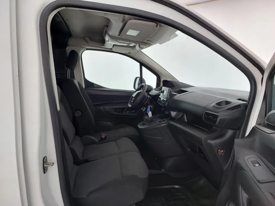 2021 Peugeot Partner Short van 