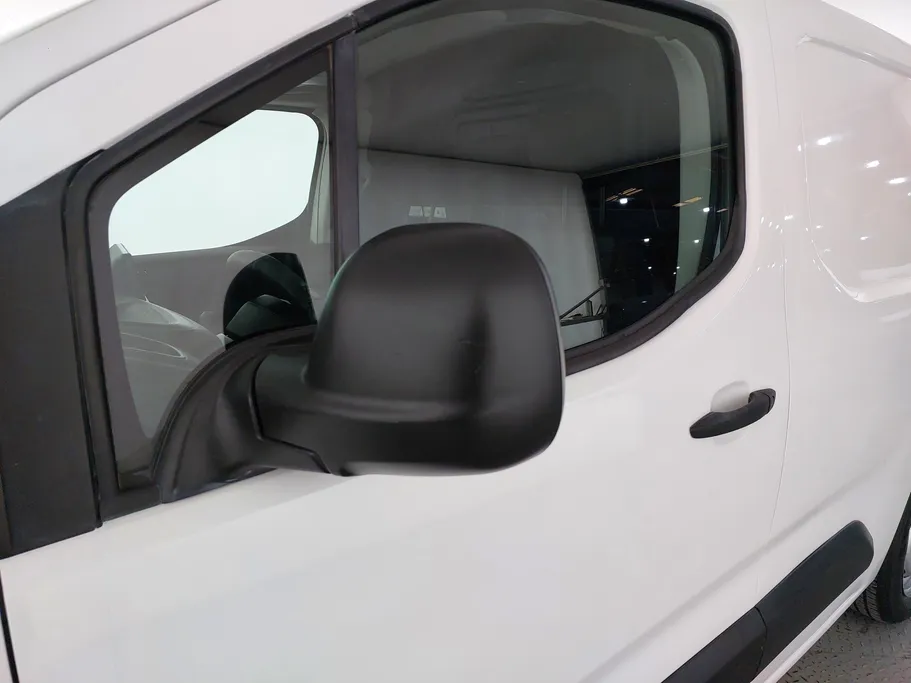 2021 Peugeot Partner Short van 