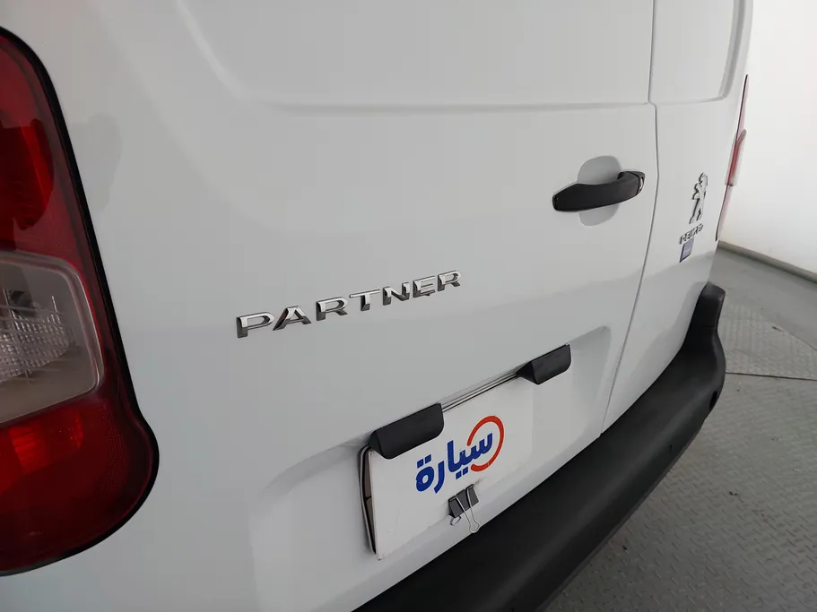 2021 Peugeot Partner Short van 